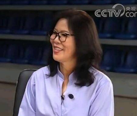 郎平突然上接受采访这是几个意思女排又要换主教练了吗？